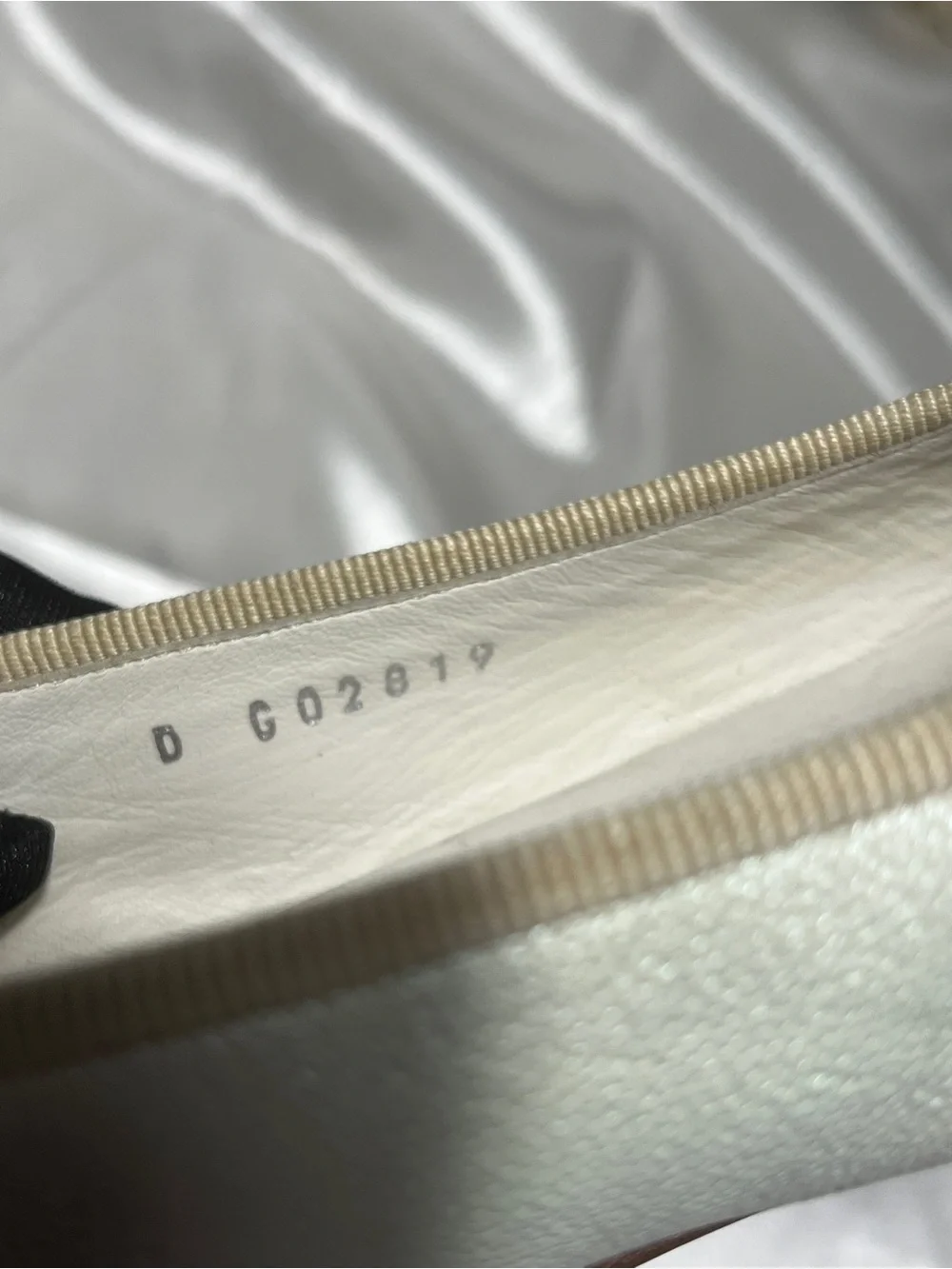 CHANEL white caviar Leather Ballet Flats with Bow and CC Logo